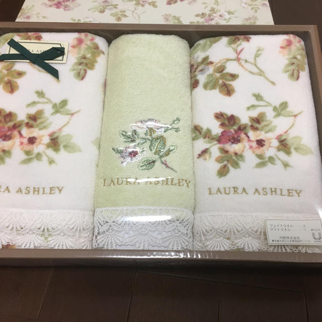 LAURA ASHLEY(ローラアシュレイ)のLAURA ASHLEY  ローラアシュレイ タオルセット インテリア/住まい/日用品の日用品/生活雑貨/旅行(タオル/バス用品)の商品写真