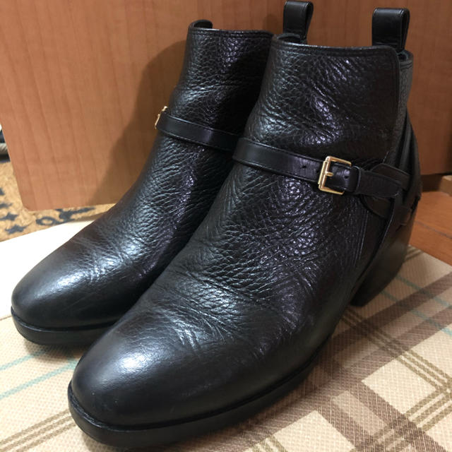 Cole Haan(コールハーン)の特価！コールハーン　ベルト ショートブーツ　ブラック　5B レディースの靴/シューズ(ブーツ)の商品写真