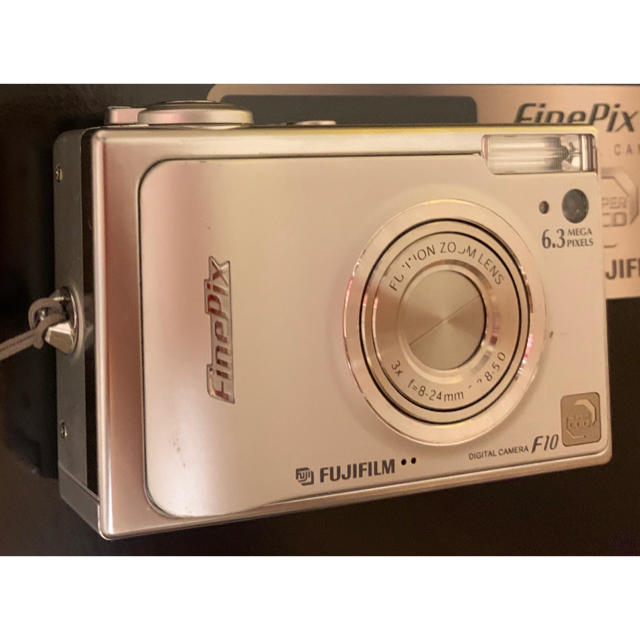 富士フイルム(フジフイルム)のFUJIFILM デジカメ FinePix F10 スマホ/家電/カメラのカメラ(コンパクトデジタルカメラ)の商品写真