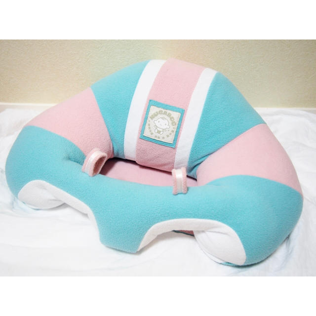 Bumbo(バンボ)の【美品】Hugaboo おすわりクッション キッズ/ベビー/マタニティのキッズ/ベビー/マタニティ その他(その他)の商品写真