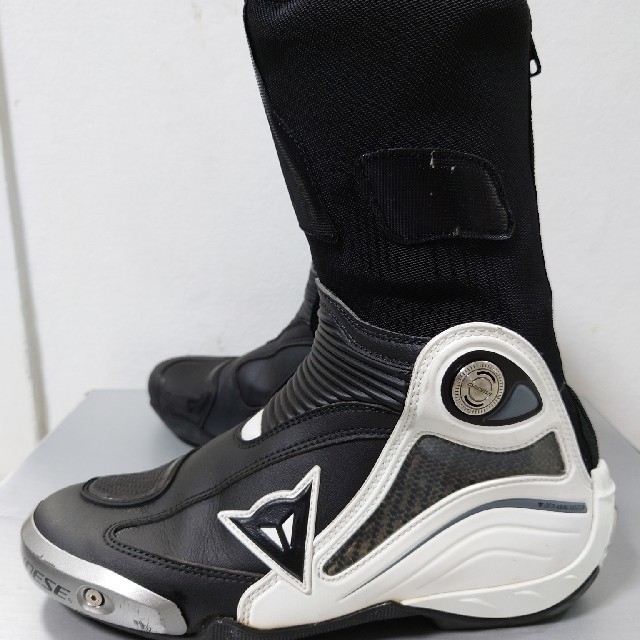 DAINESE AXIAL D1 IN BOOTS