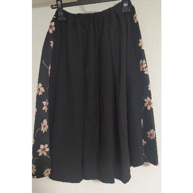 Million Carats(ミリオンカラッツ)のミリオンカラッツ✨タグ付花柄タックフレアスカート レディースのスカート(ひざ丈スカート)の商品写真