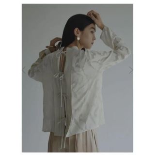 アメリヴィンテージ(Ameri VINTAGE)のAmeri Vintage/ HAOKAN BACK RIBBON BLOUSE(シャツ/ブラウス(長袖/七分))