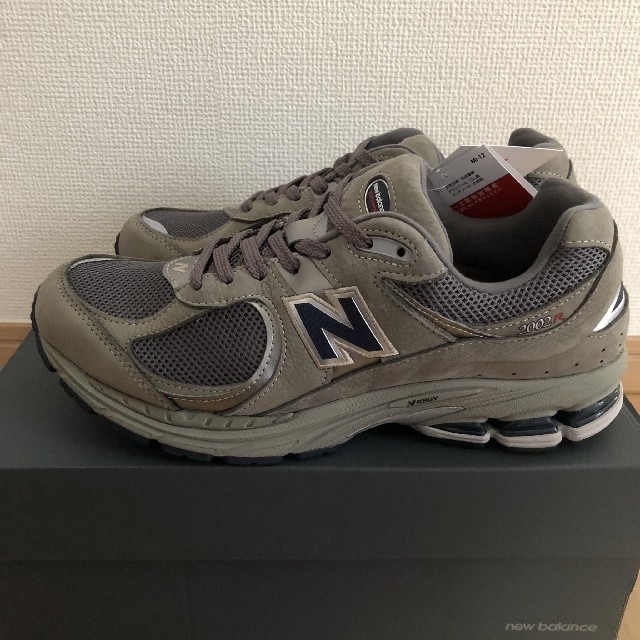 New Balance(ニューバランス)のニューバランス 2002ra グレー メンズの靴/シューズ(スニーカー)の商品写真