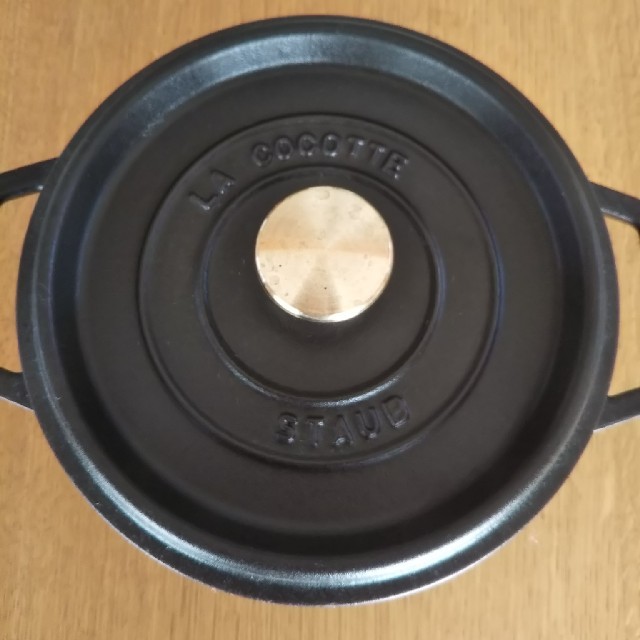 STAUB(ストウブ)の【はるか様専用】ストウブ ピコ ココット ラウンド 18cm両手鍋 インテリア/住まい/日用品のキッチン/食器(鍋/フライパン)の商品写真