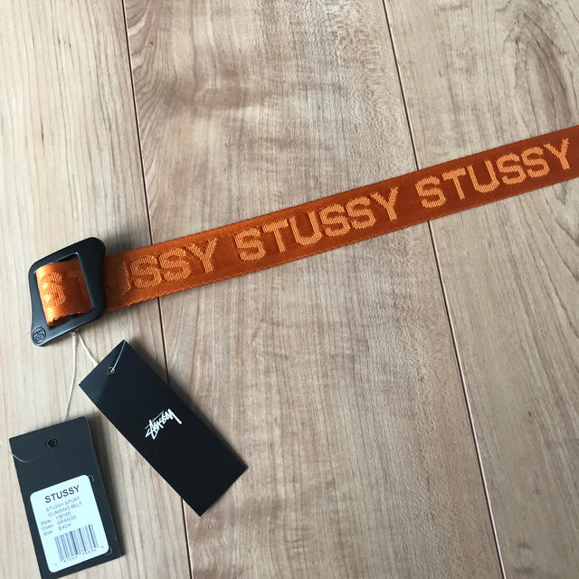 STUSSY(ステューシー)のSTUSSY ベルト　オレンジ　新品未使用　定価以下 メンズのファッション小物(ベルト)の商品写真