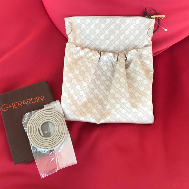 GHERARDINI(ゲラルディーニ)のゲラルディーニ　ショルダーバック　定価28600円　バック　ベージュ レディースのバッグ(ショルダーバッグ)の商品写真