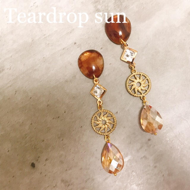 Teardrop sun pierce ハンドメイドのアクセサリー(ピアス)の商品写真