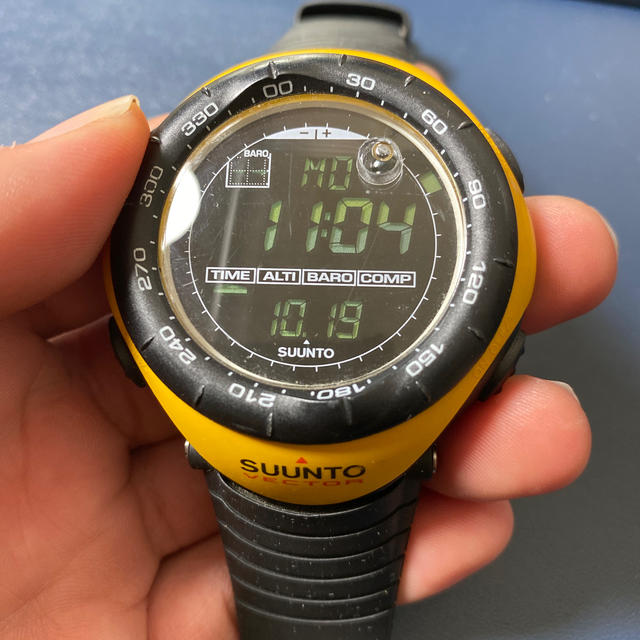 SUUNTO(スント)のSUUNT ベクター　イエロー メンズの時計(腕時計(デジタル))の商品写真