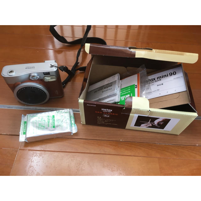 富士フイルム(フジフイルム)のFUJI FILM INSTAX MINI 90 ネオクラシック BROWN スマホ/家電/カメラのカメラ(フィルムカメラ)の商品写真