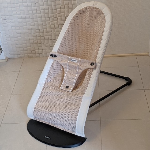 BABYBJORN(ベビービョルン)のベビービョルン　バウンサー　メッシュ（専用バッグ付）☆絵本おまけ☆ キッズ/ベビー/マタニティのキッズ/ベビー/マタニティ その他(その他)の商品写真