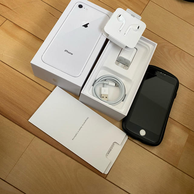 iPhone 8 Silver 256 GB docomo 携帯　simフリースマホ/家電/カメラ