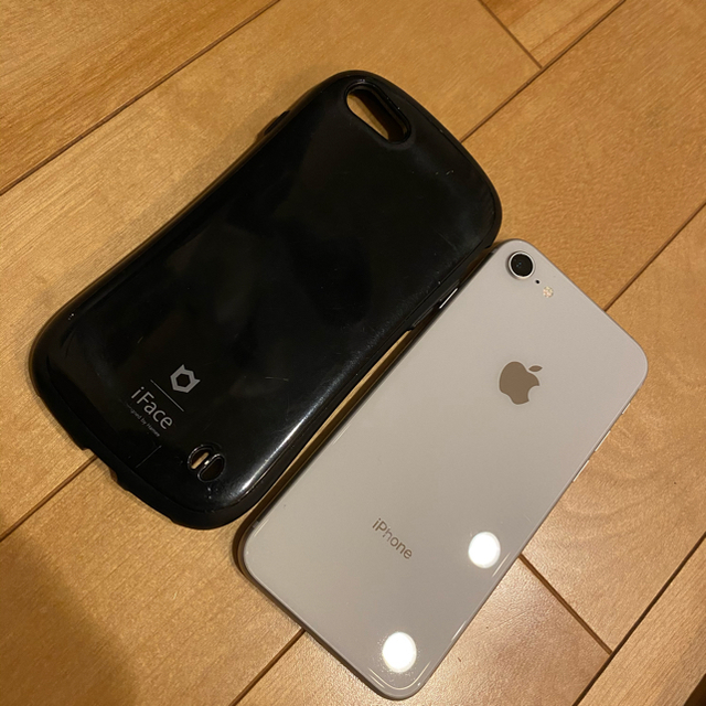 iPhone 8 Silver 256 GB docomo 携帯　simフリースマホ/家電/カメラ