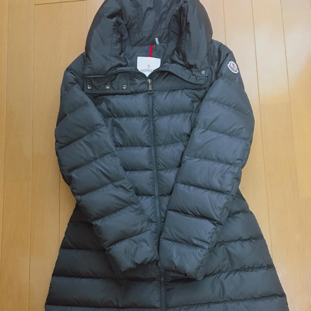 MONCLER(モンクレール)の【rin's shop様専用】MONCLER レディスダウン レディースのジャケット/アウター(ダウンコート)の商品写真