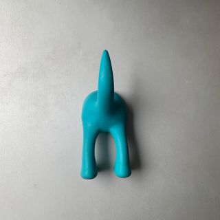 イケア(IKEA)の犬の尻尾型フック５色セット＋１(犬)