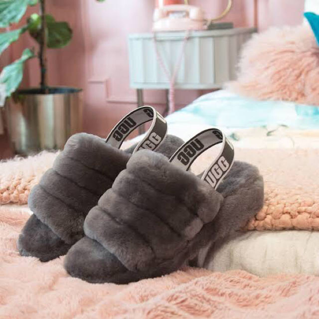 新品】UGG FLUFF YEAH SLIDE ファーサンダル - サンダル