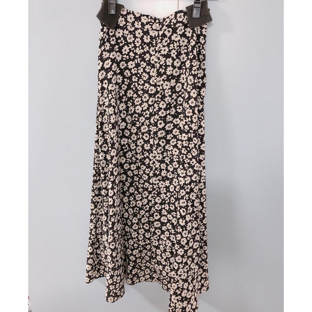 LOWRYS FARM(ローリーズファーム)のローリーズファーム　小花柄ロングスカート ◎フリーサイズ   レディースのスカート(ロングスカート)の商品写真