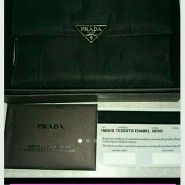 PRADA(プラダ)の売り切れました！！最終値下げ　PRADA正規品三つ折財布 レディースのファッション小物(財布)の商品写真