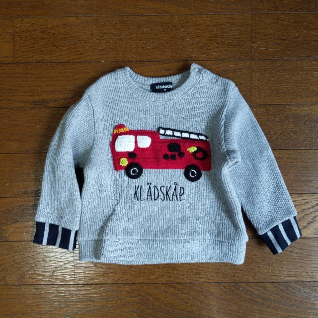 kladskap(クレードスコープ)のクレードスコープ ニット 消防車 90 キッズ/ベビー/マタニティのキッズ服男の子用(90cm~)(ニット)の商品写真