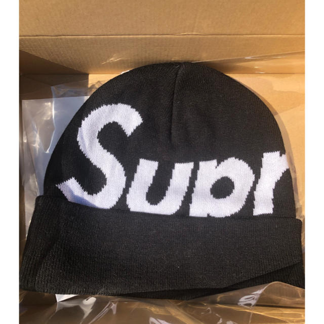 Supreme(シュプリーム)のsupreme big logo beanie 黒 メンズの帽子(ニット帽/ビーニー)の商品写真