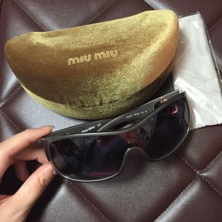 ミュウミュウ(miumiu)のMIU MIU サングラス新品 着画有(サングラス/メガネ)