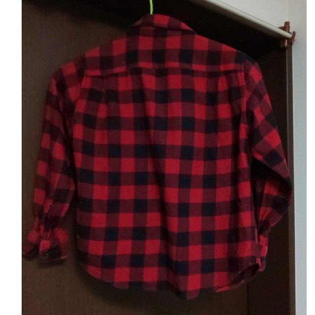 UNIQLO(ユニクロ)のチェックシャツ キッズ/ベビー/マタニティのキッズ服男の子用(90cm~)(Tシャツ/カットソー)の商品写真