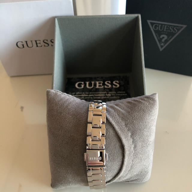 GUESS(ゲス)の★週末値引★【新品未使用】GUESS 腕時計　レディース レディースのファッション小物(腕時計)の商品写真