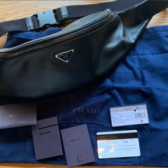 美品】プラダ Prada 三角 バッグ ボディバッグです ウエストポーチ