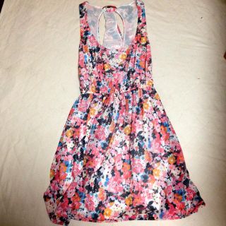 ベルシュカ(Bershka)の花柄ワンピ(ミニワンピース)