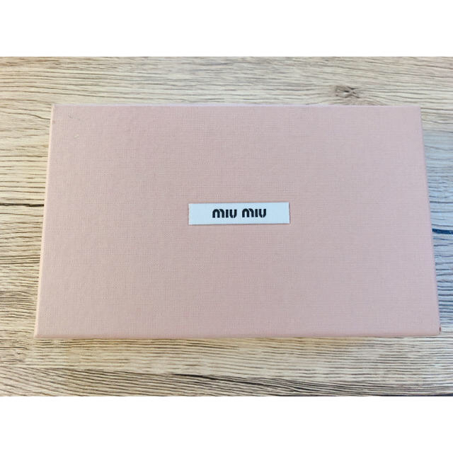 miumiu(ミュウミュウ)のmiumiu空箱 レディースのバッグ(ショップ袋)の商品写真