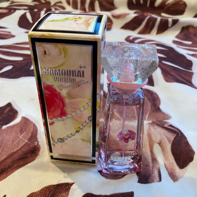 SAMOURAI(サムライ)のサムライウーマンオードトワレ50ml コスメ/美容の香水(香水(女性用))の商品写真