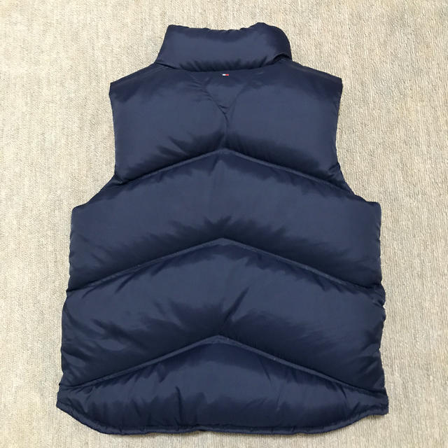 TOMMY HILFIGER(トミーヒルフィガー)のトミー　ダウンベスト　 キッズ/ベビー/マタニティのキッズ服男の子用(90cm~)(ジャケット/上着)の商品写真