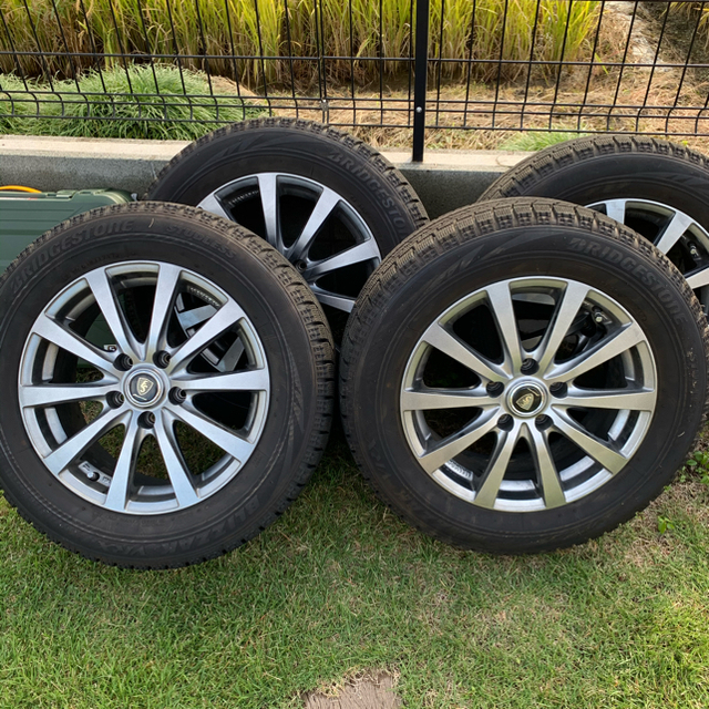 BRIDGESTONE(ブリヂストン)の【どんどこ様専用】プリウスα ブリヂストン ブリザックVRX×４本セット 自動車/バイクの自動車(タイヤ・ホイールセット)の商品写真