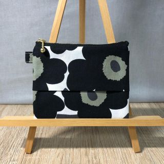 マリメッコ(marimekko)のマリメッコ  ティッシュケース付きポーチ　ハンドメイド(ポーチ)