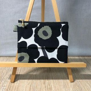 マリメッコ(marimekko)のマリメッコ  ティッシュケース付きポーチ　ハンドメイド(ポーチ)