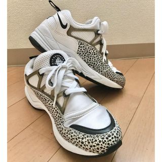 ナイキ(NIKE)のクリーニング済★NIKE ナイキ スニーカー★ホワイト  ハラチ(スニーカー)