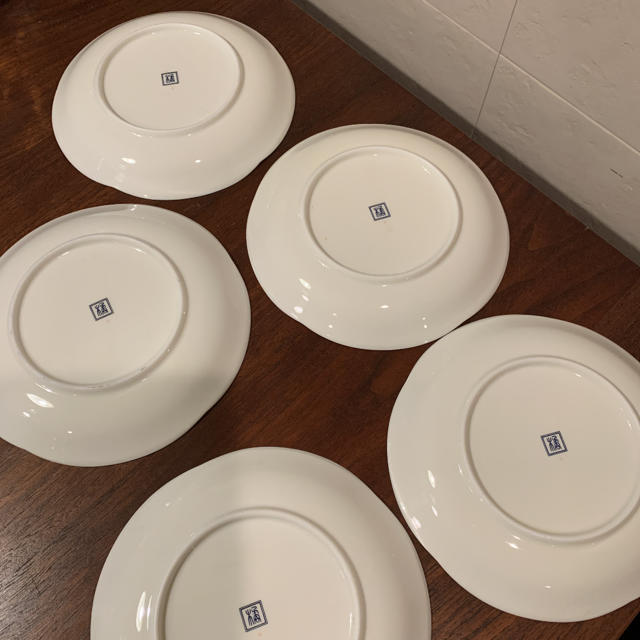 たち吉 - 未使用 たち吉 橘吉 輪花 揃い皿 銘々皿 金彩 5枚の たち吉 - 未使用 たち吉 橘吉 輪花 揃い皿 銘々皿 金彩 5枚の