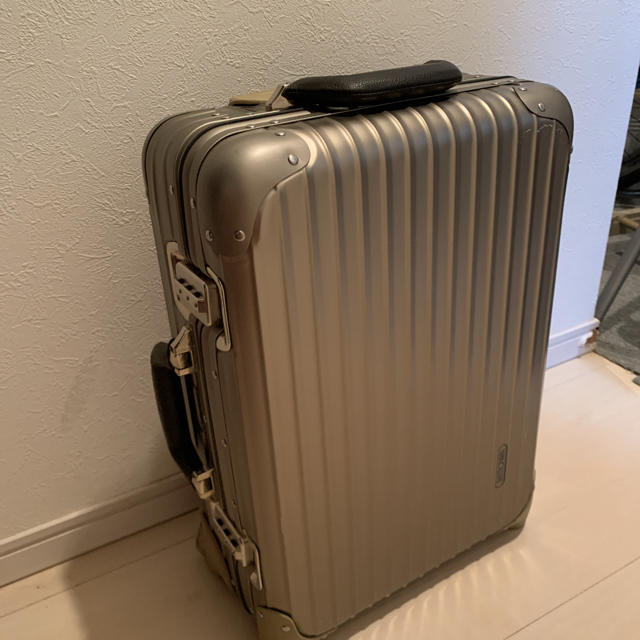 RIMOWA(リモワ)のマユミ様専用　早い者勝ち！リモワ  トパーズ　プレミアム　35L  スーツケース メンズのバッグ(トラベルバッグ/スーツケース)の商品写真