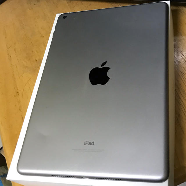 完動品　iPad6 アイパッド第6世代 32GB  WiFiモデル　2018sv