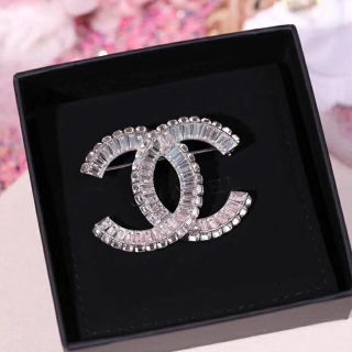 CHANEL - シャネル ラインストーン ブローチ chanel の通販｜ラクマ