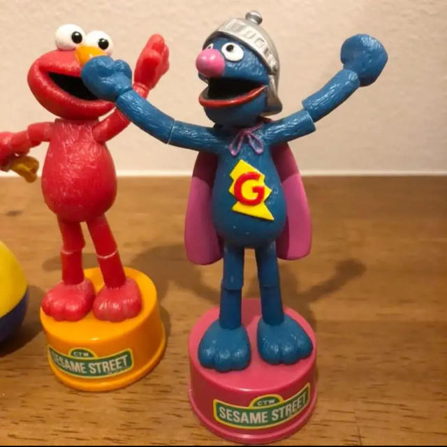 SESAME STREET(セサミストリート)のくまぷ様専用　セサミストリート　フィギュア　ミニオン付き エンタメ/ホビーのおもちゃ/ぬいぐるみ(キャラクターグッズ)の商品写真