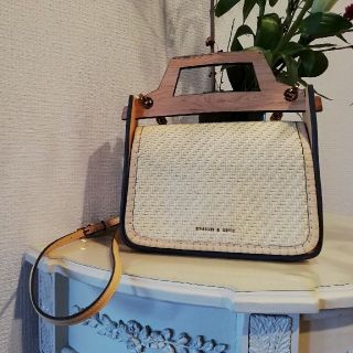 チャールズアンドキース(Charles and Keith)のウーベンウッドエフェクト トップハンドルバッグ (ハンドバッグ)