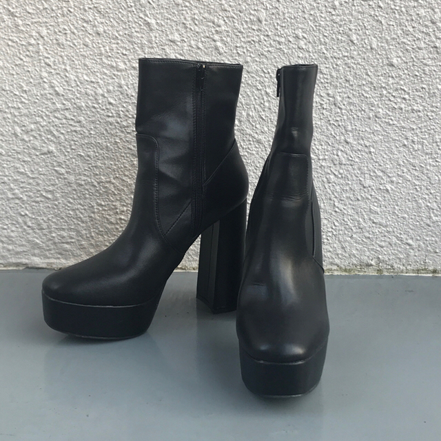 JOHN LAWRENCE SULLIVAN(ジョンローレンスサリバン)のBlack heel boots メンズの靴/シューズ(ブーツ)の商品写真