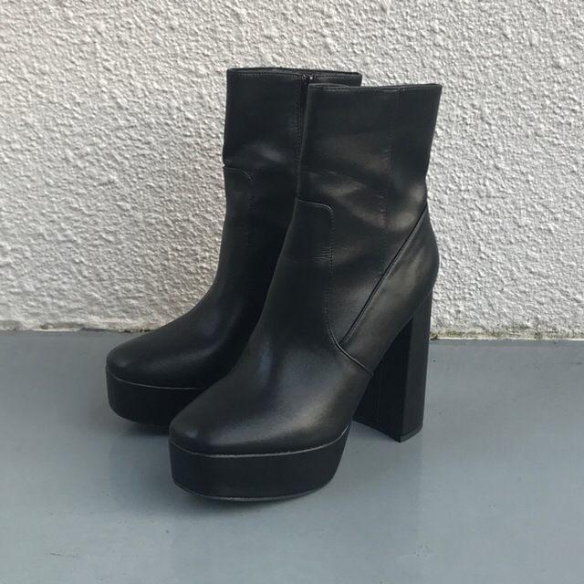 JOHN LAWRENCE SULLIVAN(ジョンローレンスサリバン)のBlack heel boots メンズの靴/シューズ(ブーツ)の商品写真