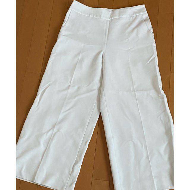 ホワイトワイドパンツ レディースのジャケット/アウター(ライダースジャケット)の商品写真