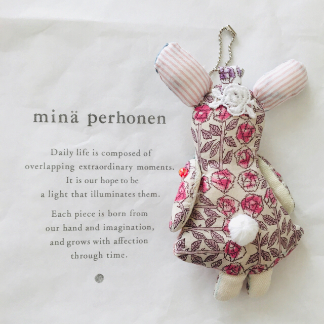 mina perhonen(ミナペルホネン)のミナペルホネン　ミニうさちゃんチャーム⑦ ハンドメイドのアクセサリー(チャーム)の商品写真