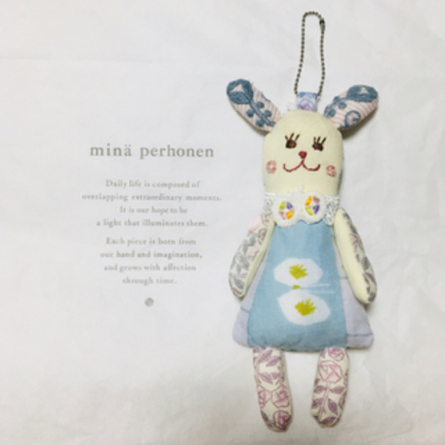 mina perhonen(ミナペルホネン)のミナペルホネン　ミニうさちゃんチャーム⑦ ハンドメイドのアクセサリー(チャーム)の商品写真