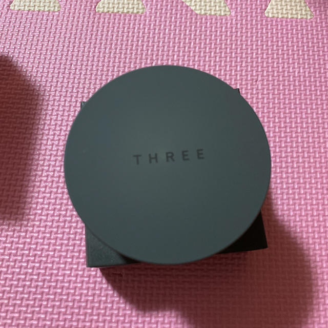 THREE(スリー)のTHREE アルティメイトダイアフェネス ルースパウダー グロー G01 17… コスメ/美容のベースメイク/化粧品(フェイスパウダー)の商品写真