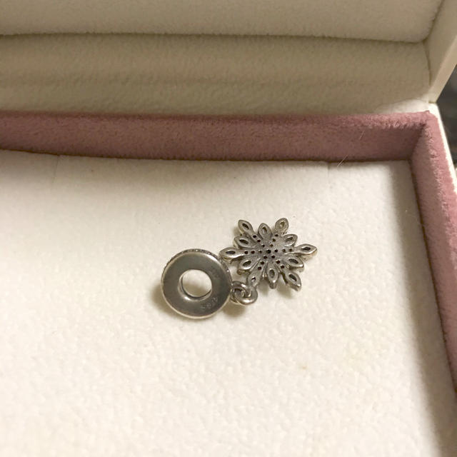 Pandora パンドラ レザーブレスレット チャーム セット レディースのアクセサリー(ブレスレット/バングル)の商品写真