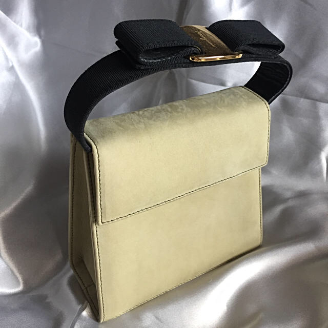 未使用品 Salvatore Ferragamo バッグ ガンチーニ 62 smjewels.com